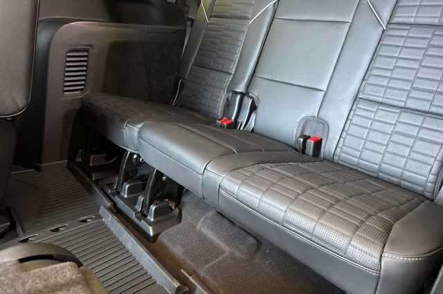 New 2026 Cadillac Escalade ESV Platinum Sport w/ LPO, ONYX Package AWD/4WD image 16