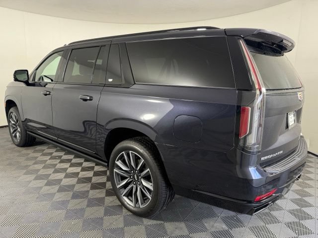 Used 2022 Cadillac Escalade ESV Sport Platinum AWD/4WD image 4