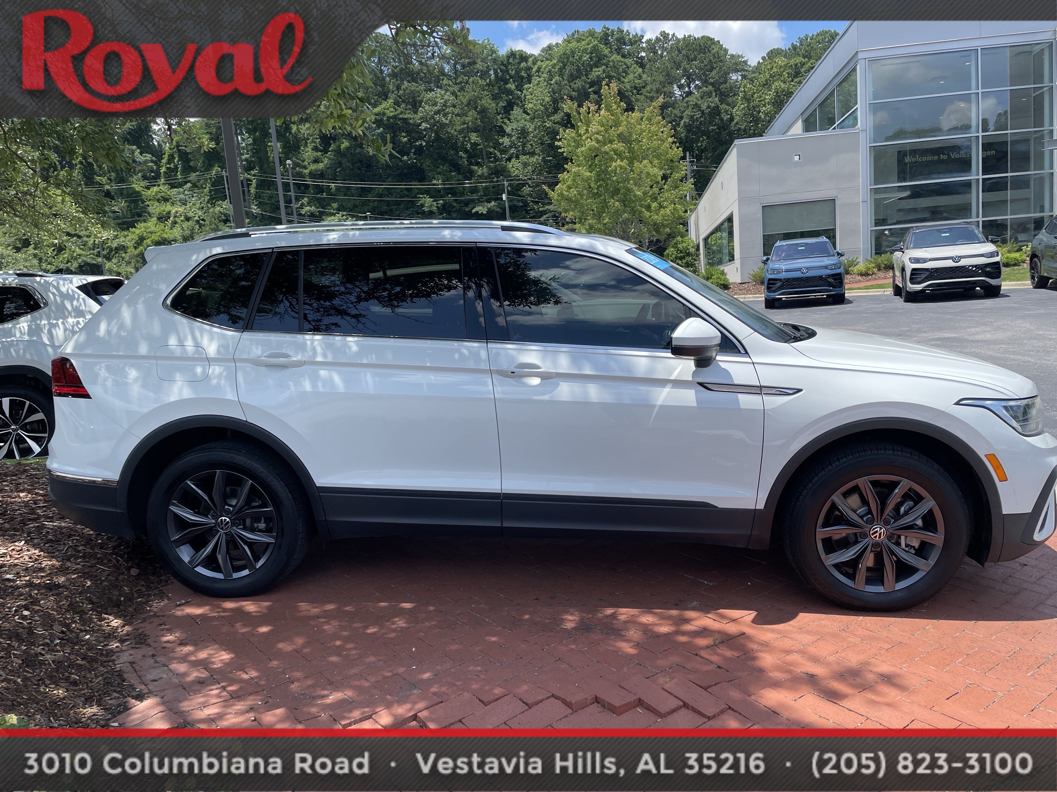 Certified 2023 Volkswagen Tiguan SE w/ Panoramic Sunroof Package FWD image 4