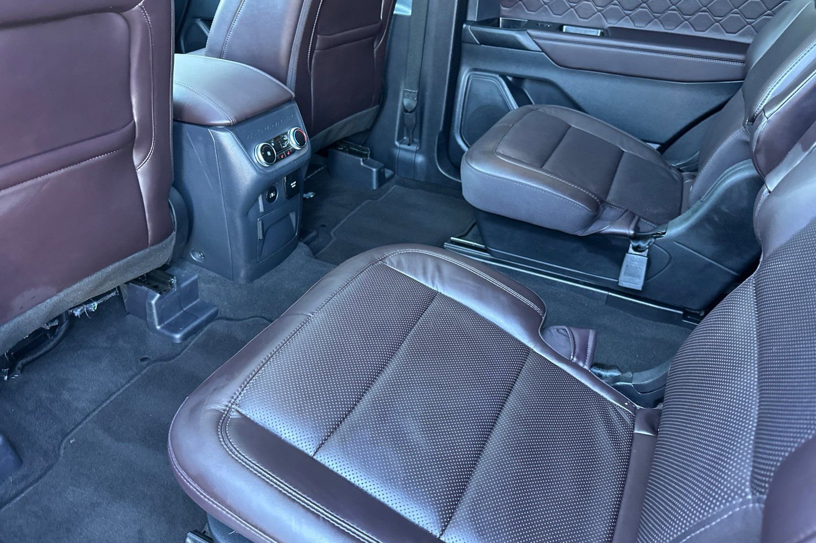 Used 2025 Ford Explorer Platinum w/ LUX Leather Package image 15