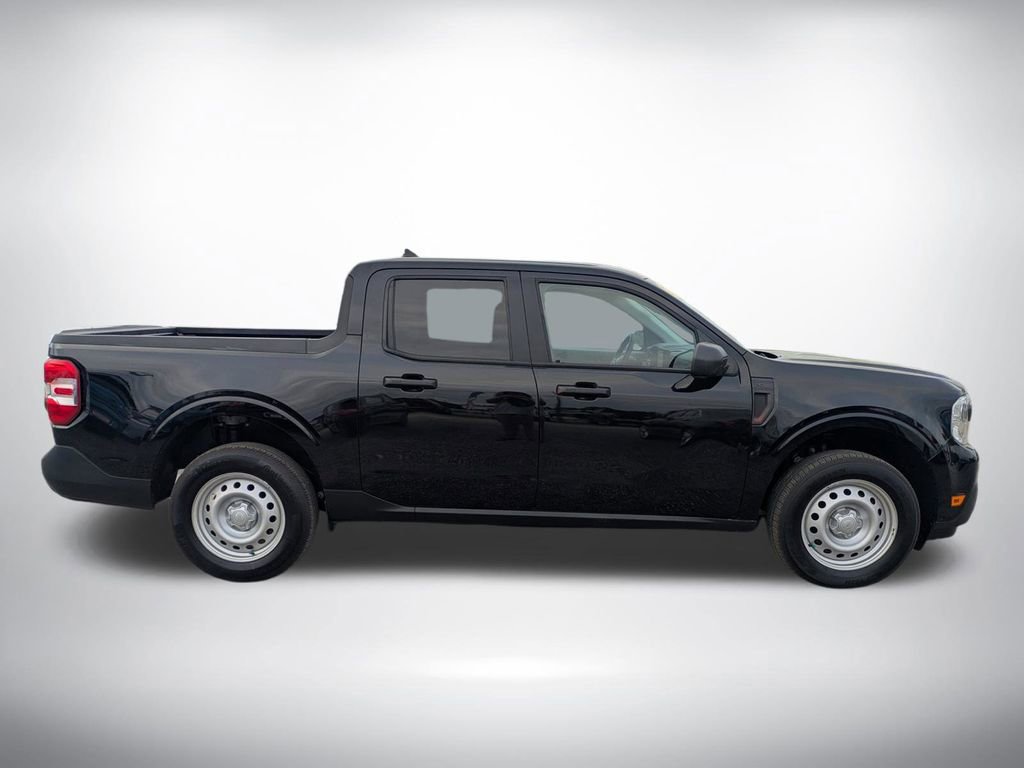Used 2022 Ford Maverick XL image 2
