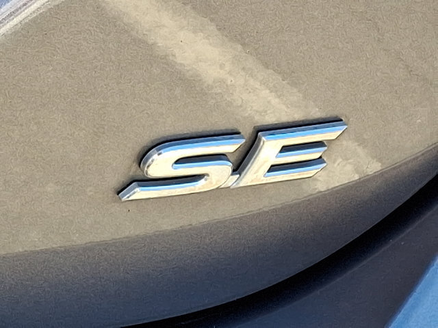 Used 2019 Toyota Camry SE w/ Convenience Package FWD image 9