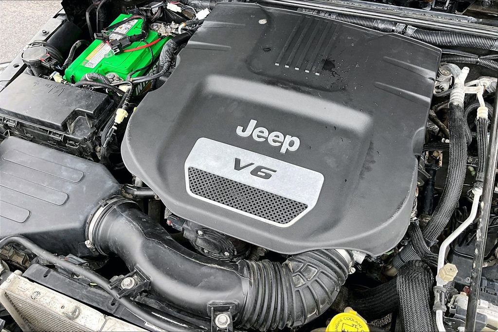 Used 2016 Jeep Wrangler Unlimited Sahara w/ Connectivity Group image 28