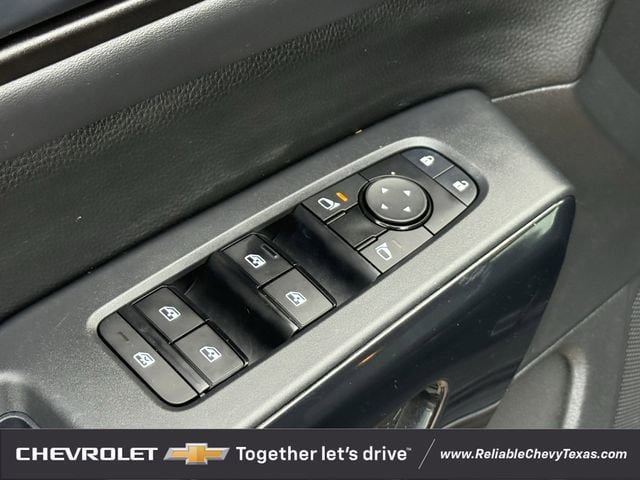 Used 2023 Nissan Pathfinder SV w/ Black Appearance Package FWD image 28