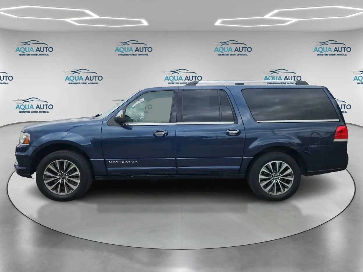 Used 2017 Lincoln Navigator L Select RWD image 8