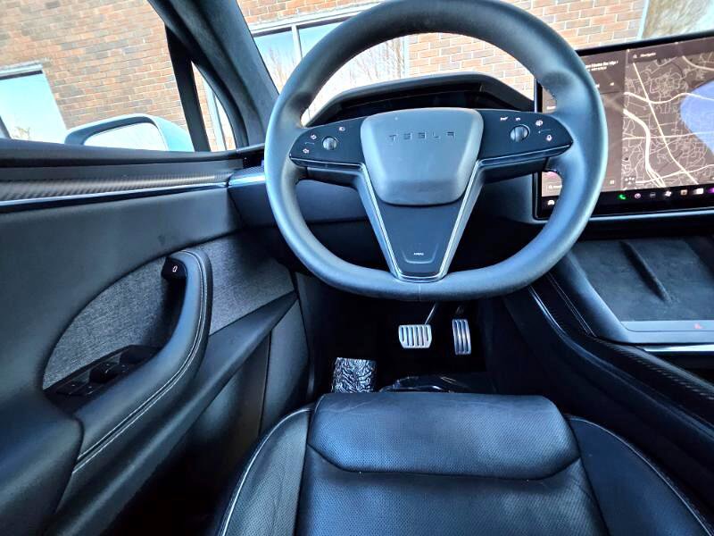Used 2023 Tesla Model X Plaid image 3