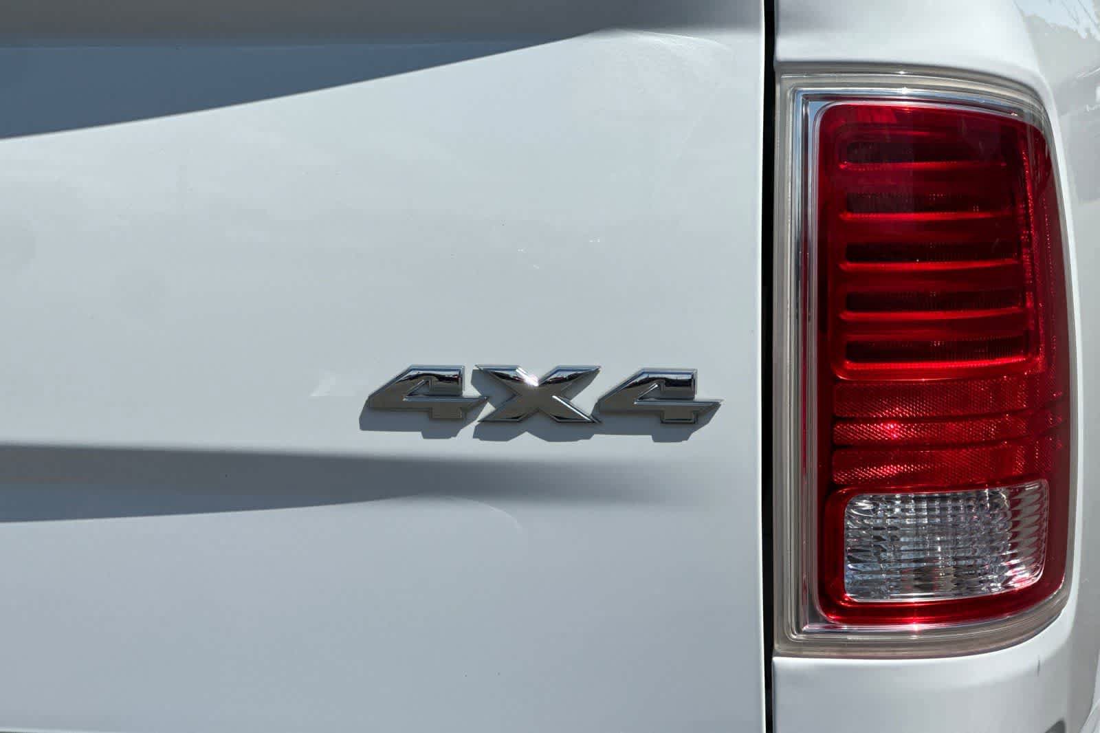 Used 2015 RAM 1500 Laramie w/ Convenience Group AWD/4WD image 31