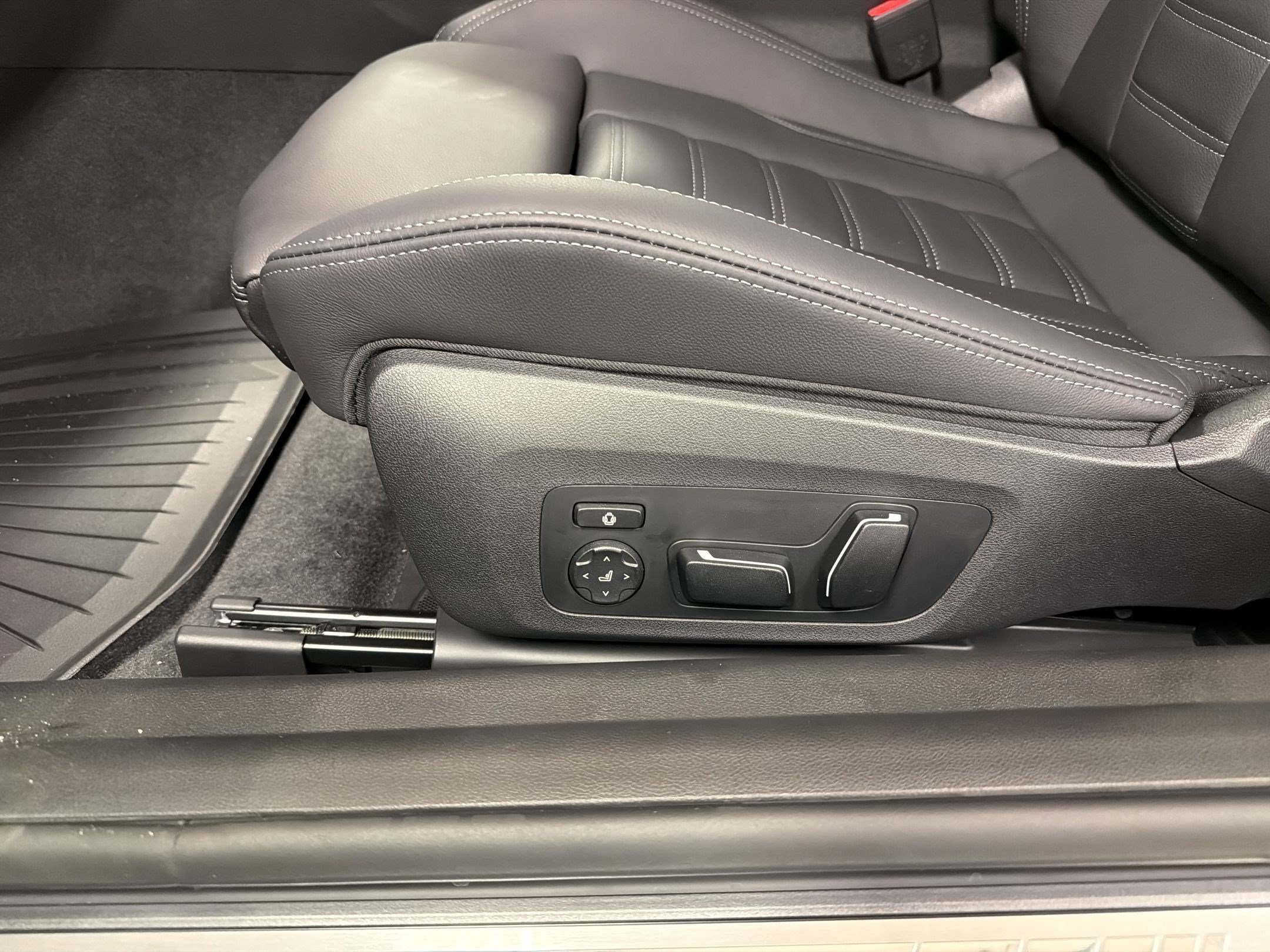New 2026 BMW M2 w/ Lighting Package RWD image 12