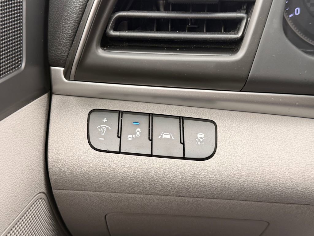 Used 2020 Hyundai Elantra SEL image 23