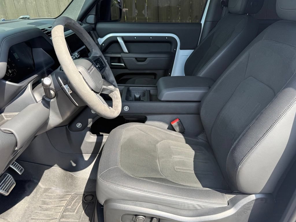 Used 2023 Land Rover Defender 90 V8 AWD/4WD image 11