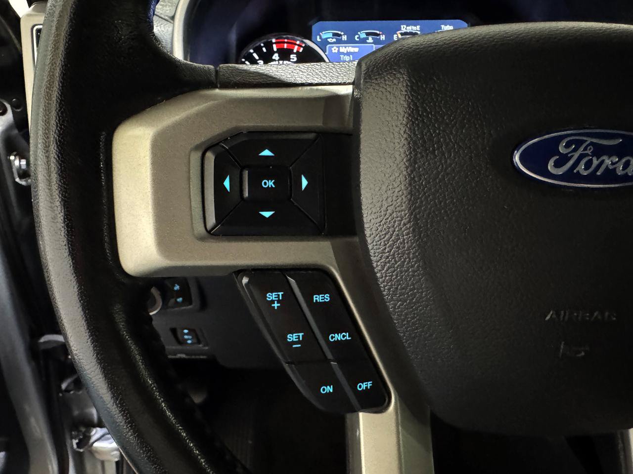 Used 2022 Ford F350 Lariat w/ Lariat Ultimate Package AWD/4WD image 21