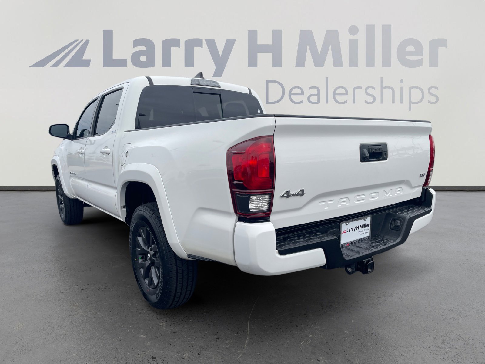 Certified 2022 Toyota Tacoma SR5 w/ Technology Package image 3