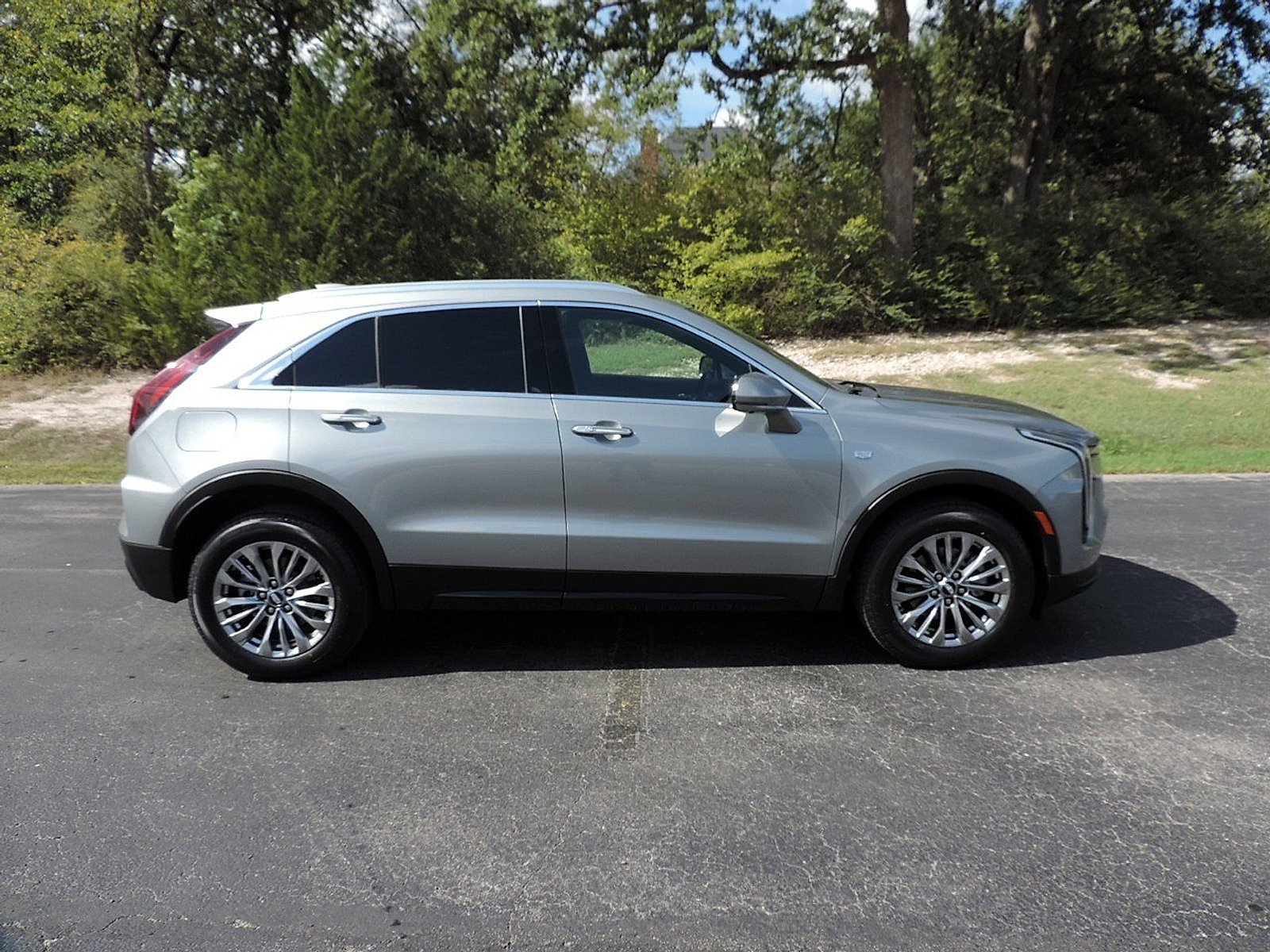 Certified 2025 Cadillac XT4 Premium Luxury FWD image 4