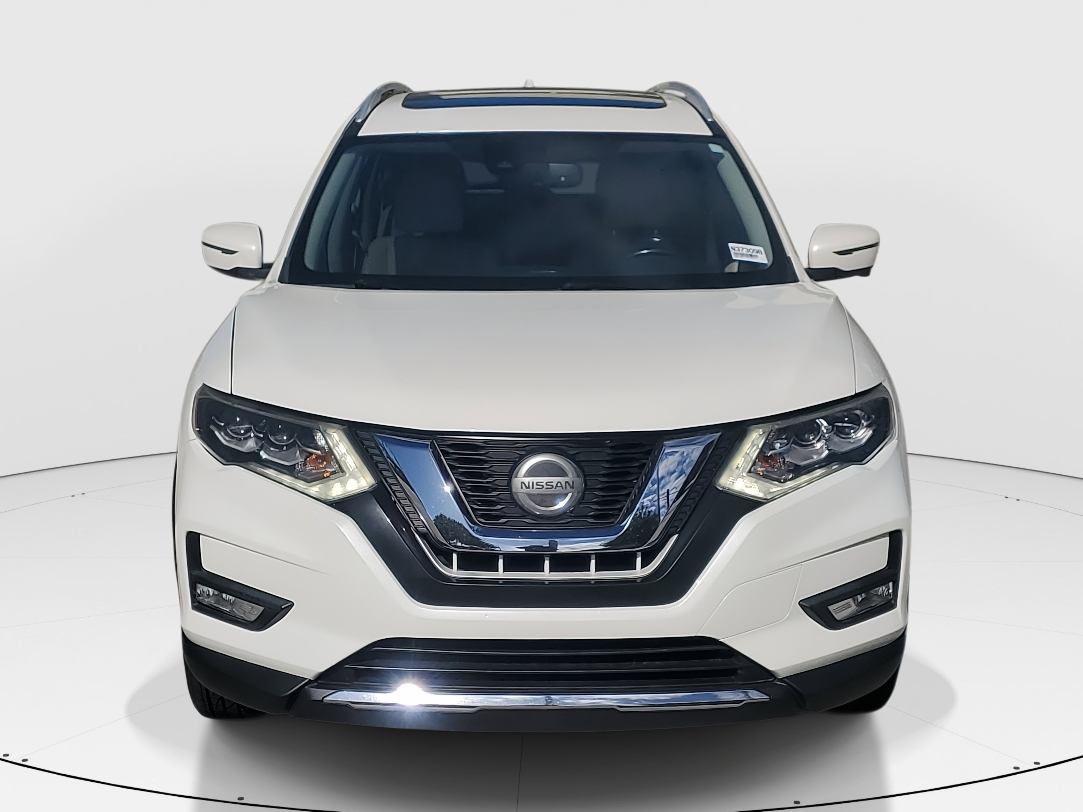 Used 2018 Nissan Rogue SL w/ Premium Package image 3