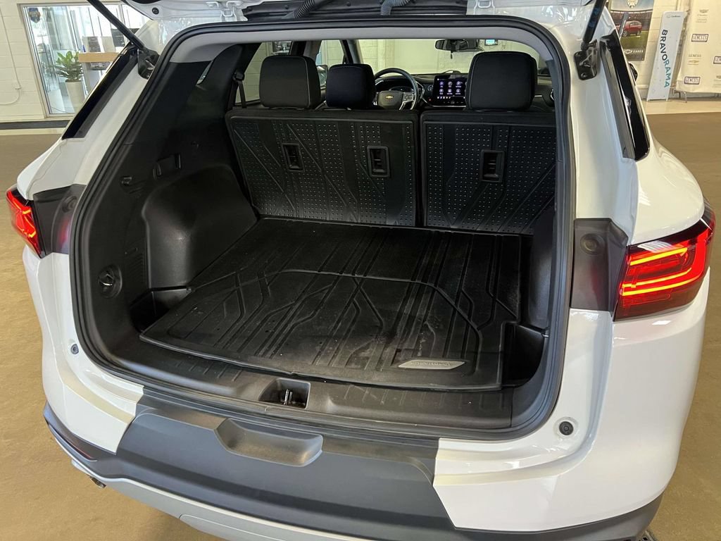 Used 2023 Chevrolet Blazer LT w/ LPO, Floor Liner Package FWD image 10