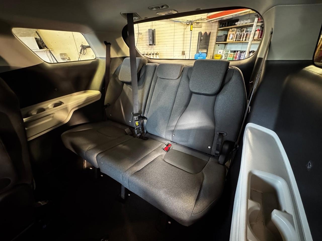 Used 2023 Kia Carnival LX FWD image 13