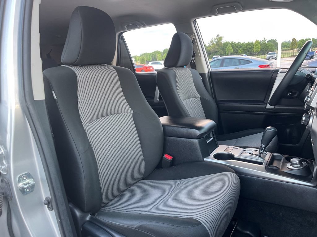 Used 2022 Toyota 4Runner SR5 AWD/4WD image 29