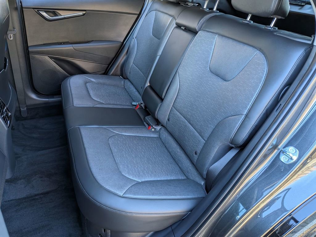 Certified 2024 Kia Niro SX Touring image 25