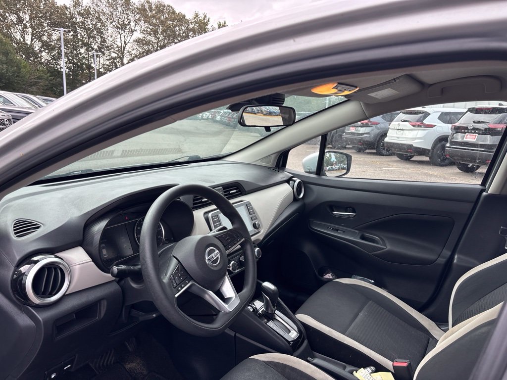Used 2021 Nissan Versa SV FWD image 5