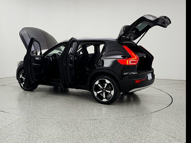 Used 2020 Volvo XC40 T5 Momentum w/ Protection Package AWD/4WD image 12