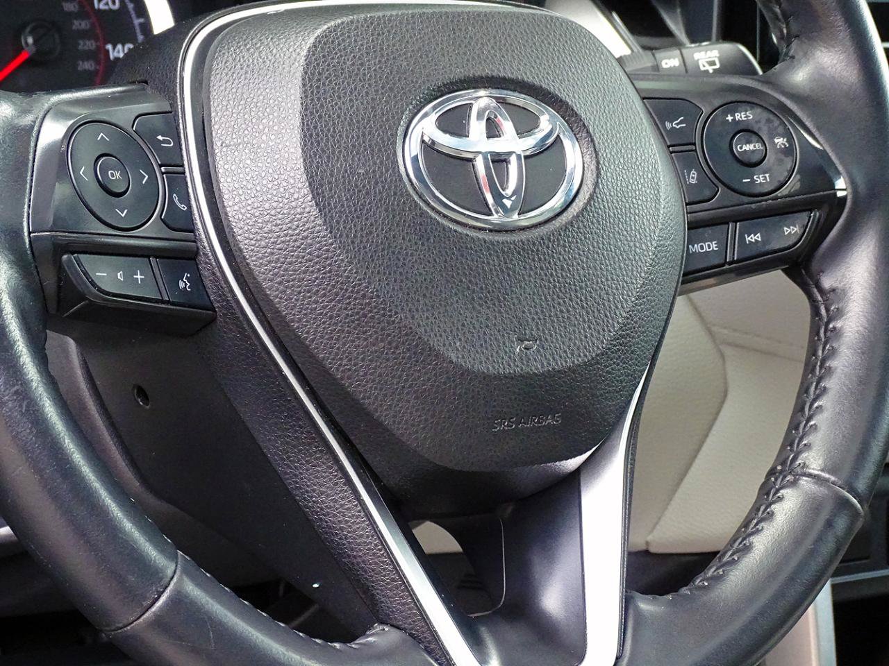 Used 2022 Toyota Corolla Cross LE w/ Moonroof Package AWD/4WD image 27