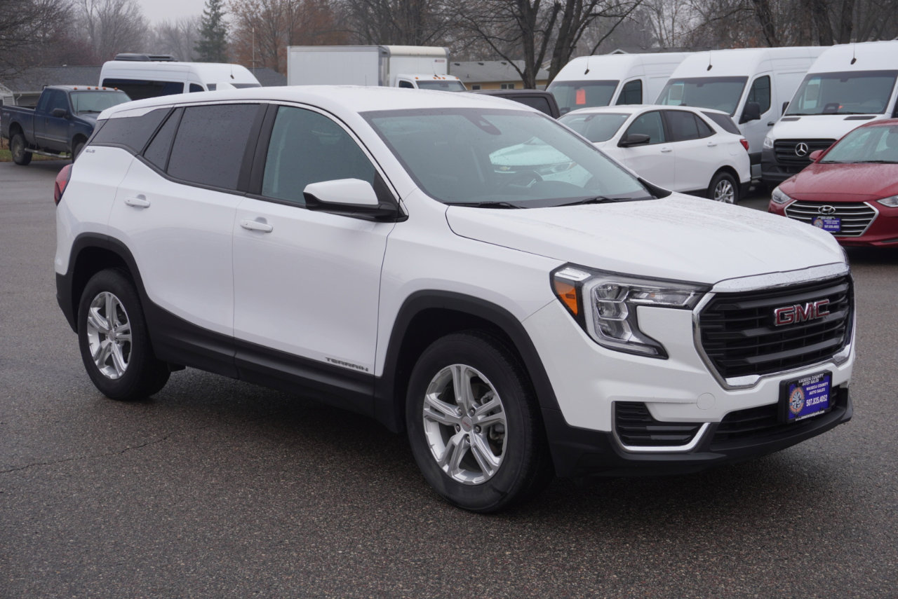 Used 2022 GMC Terrain SLE image 7