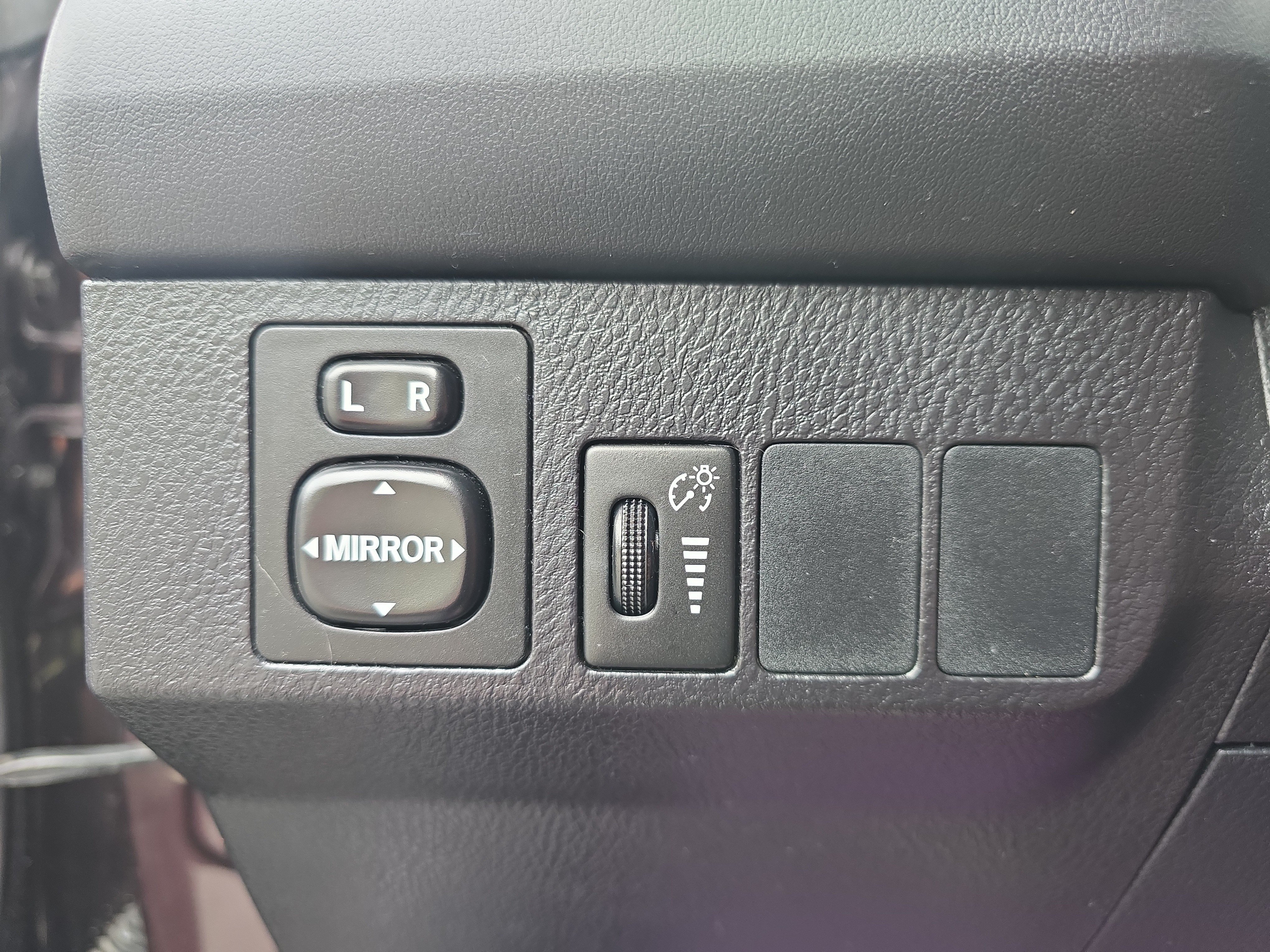 Used 2016 Toyota RAV4 LE AWD/4WD image 21