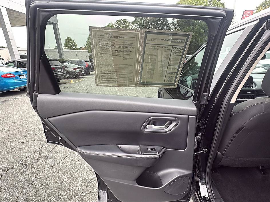 Certified 2025 Nissan Rogue SV AWD/4WD image 22