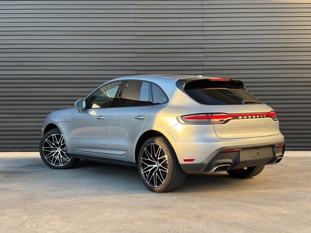 Certified 2025 Porsche Macan image 3