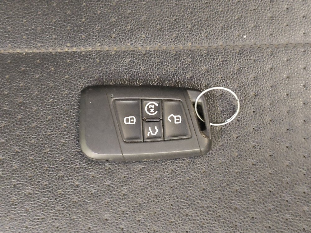 Used 2022 Volkswagen Atlas Cross Sport SE FWD image 32