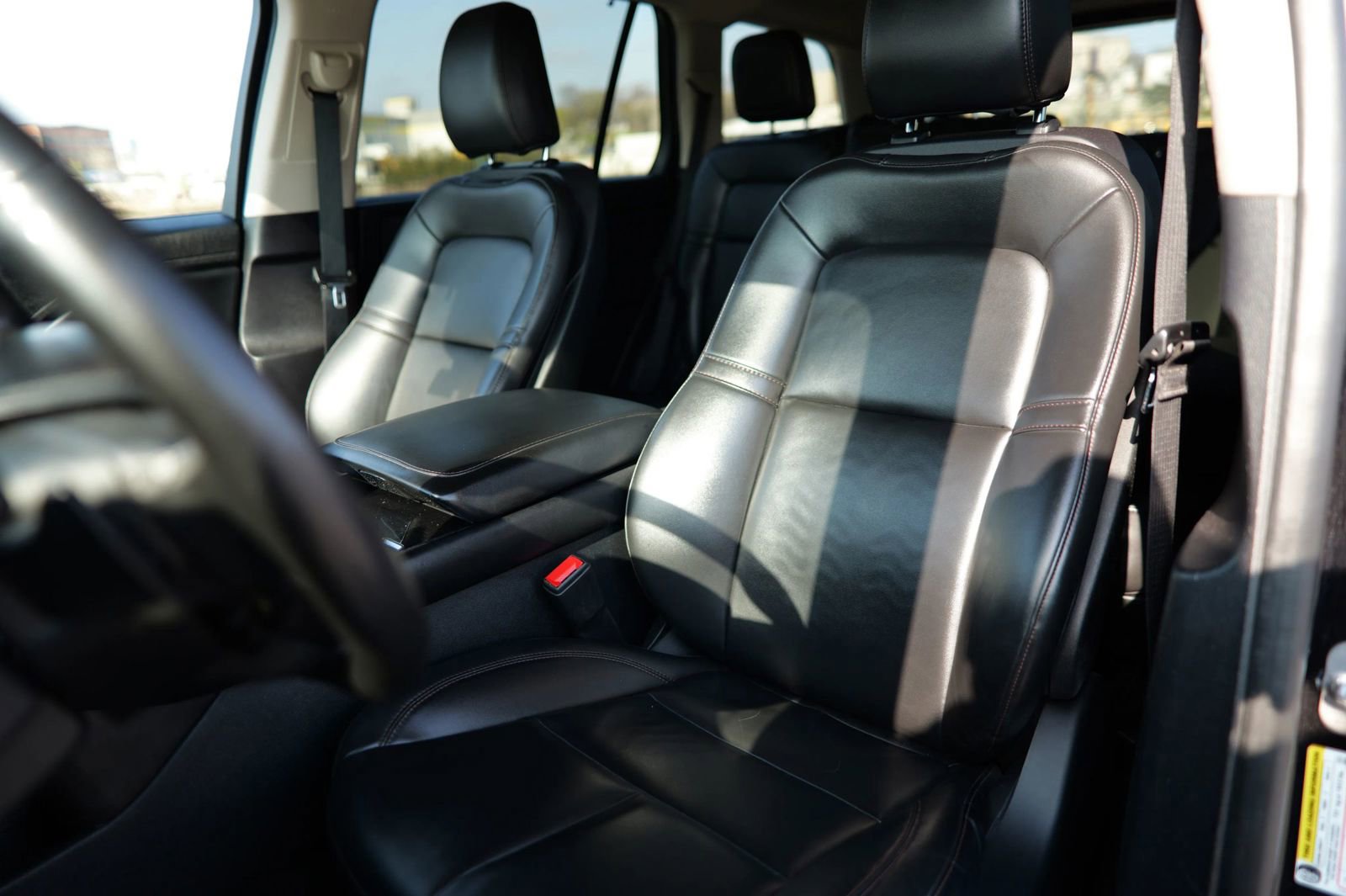 Used 2023 Lincoln Aviator AWD image 18