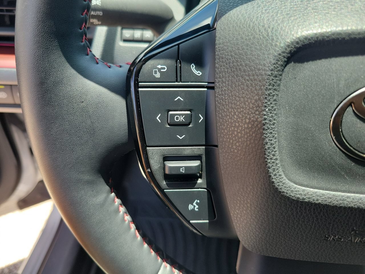 Used 2025 Toyota Prius Plug-In Hybrid FWD image 19