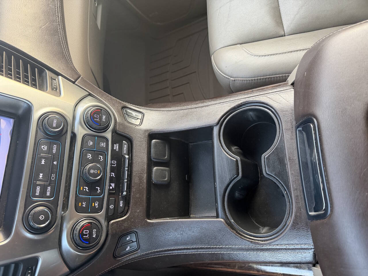 Used 2017 Chevrolet Suburban LT AWD/4WD image 24