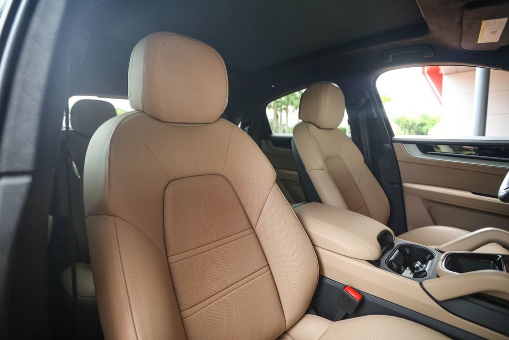 Used 2024 Porsche Cayenne Coupe AWD/4WD image 38