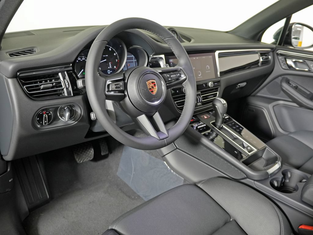 New 2026 Porsche Macan AWD/4WD image 4
