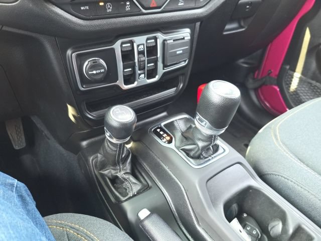Used 2024 Jeep Gladiator Sport AWD/4WD image 23