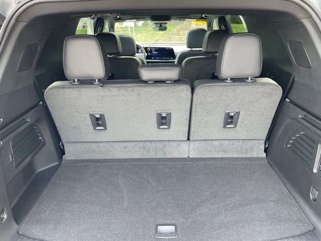 Used 2025 Chevrolet Traverse High Country image 42