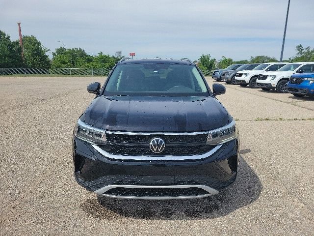 Used 2023 Volkswagen Taos SE AWD/4WD image 16