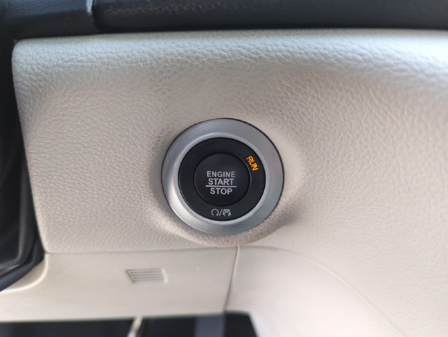 Used 2024 Chrysler Pacifica Limited FWD image 45