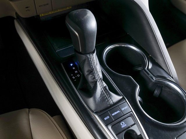 Used 2019 Toyota Camry XLE w/ Navigation Package image 17