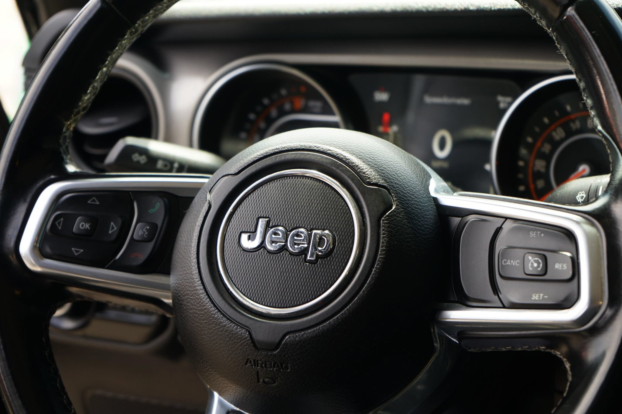 Used 2020 Jeep Gladiator Sport w/ Technology Group AWD/4WD image 16
