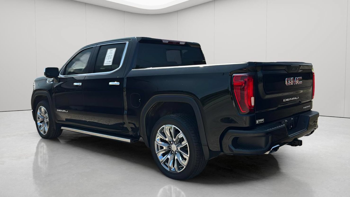 Used 2024 GMC Sierra 1500 Denali w/ Denali Reserve Package AWD/4WD image 8