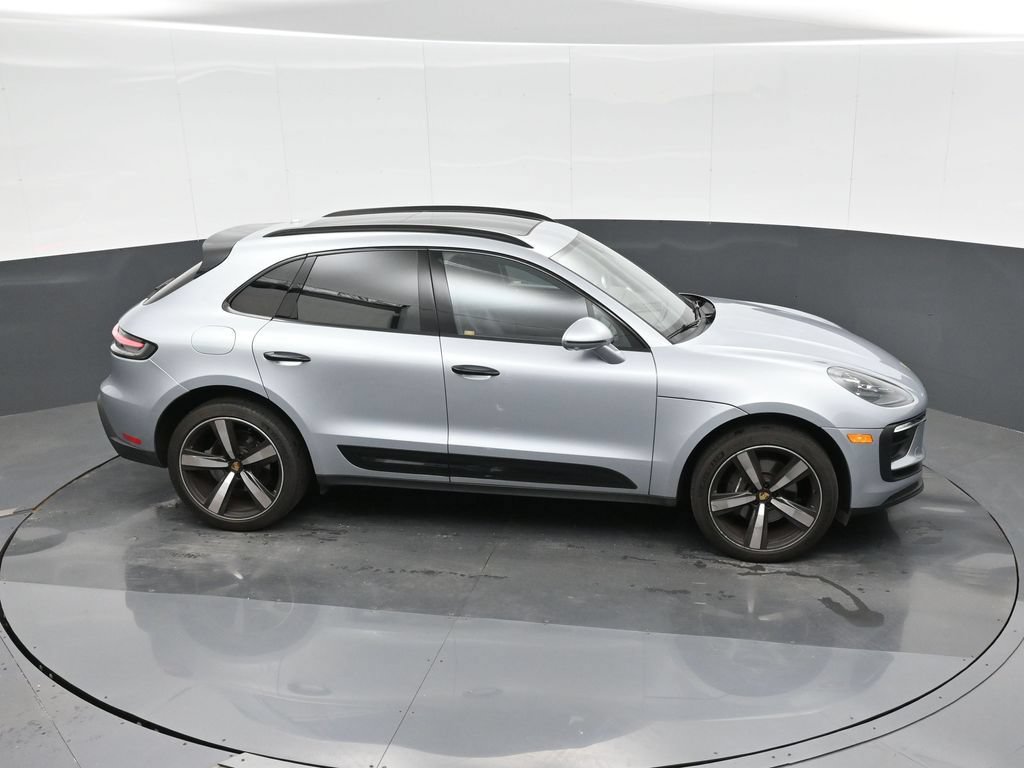 Certified 2023 Porsche Macan AWD/4WD image 31