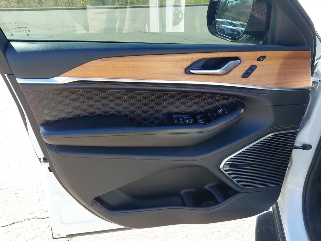 Used 2021 Jeep Grand Cherokee L Summit image 23