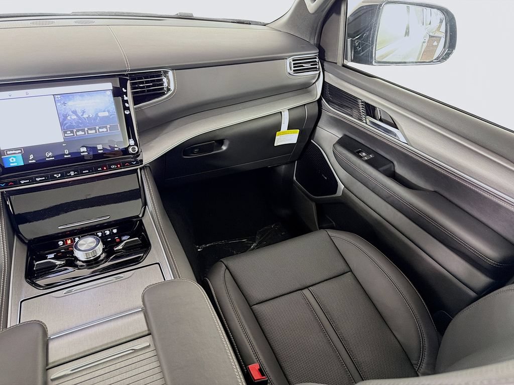 New 2026 Jeep Grand Wagoneer L Limited AWD/4WD image 25