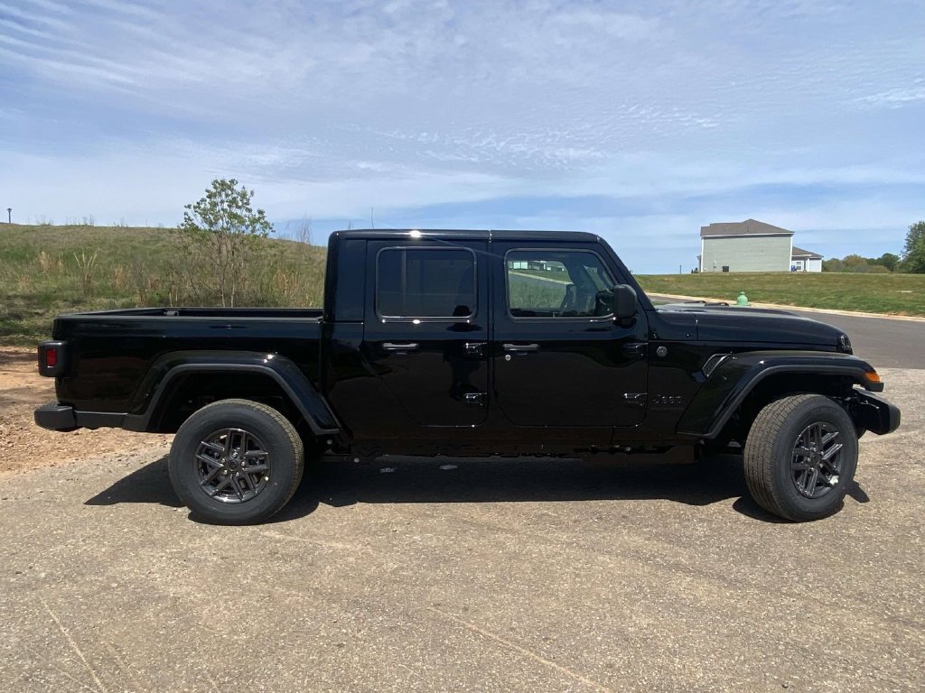 New 2026 Jeep Gladiator Sport AWD/4WD image 35