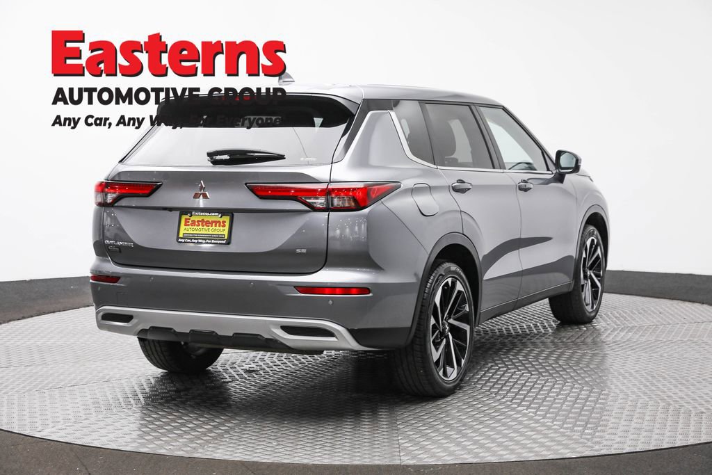 Used 2024 Mitsubishi Outlander SE image 5