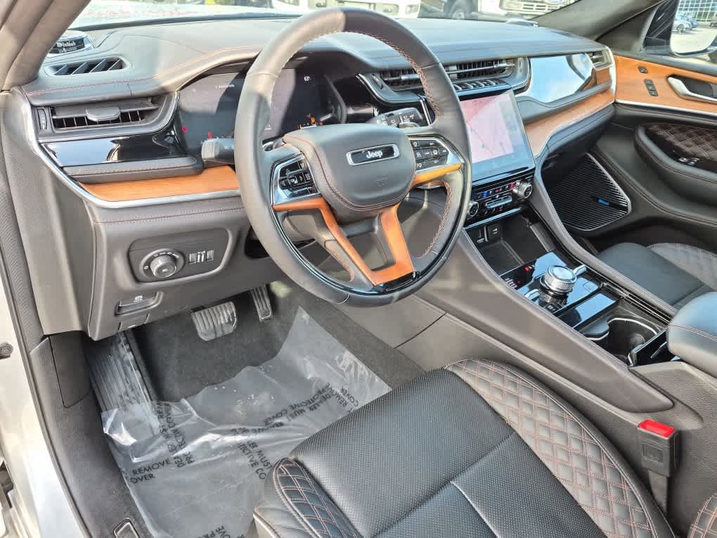 Used 2025 Jeep Grand Cherokee L Summit image 13
