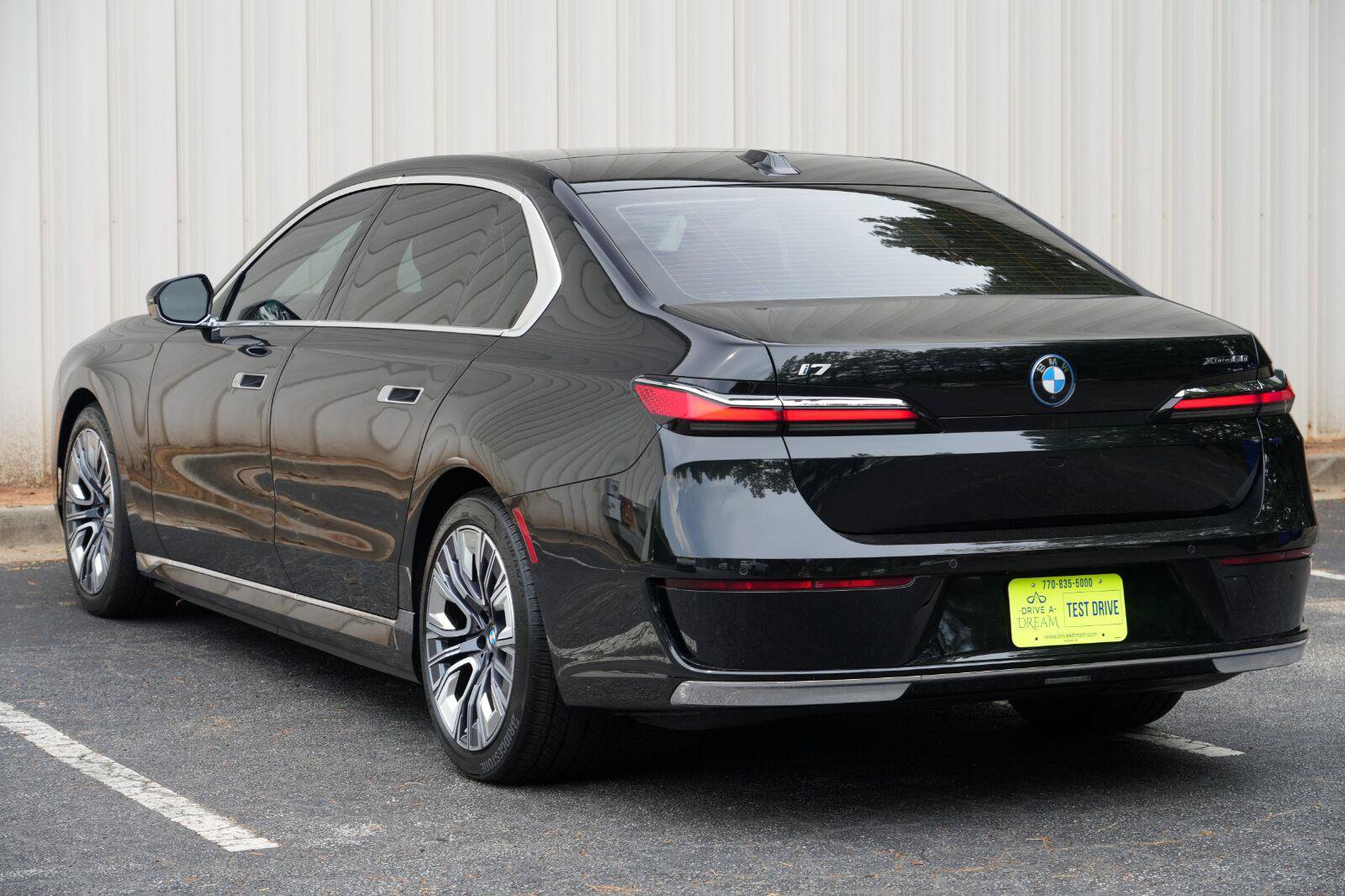 Used 2023 BMW i7 xDrive60 AWD/4WD image 57