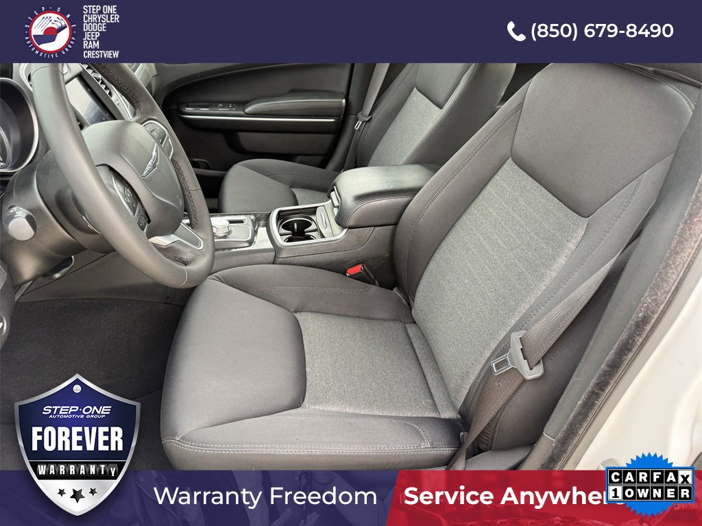 Used 2022 Chrysler 300 Touring image 12